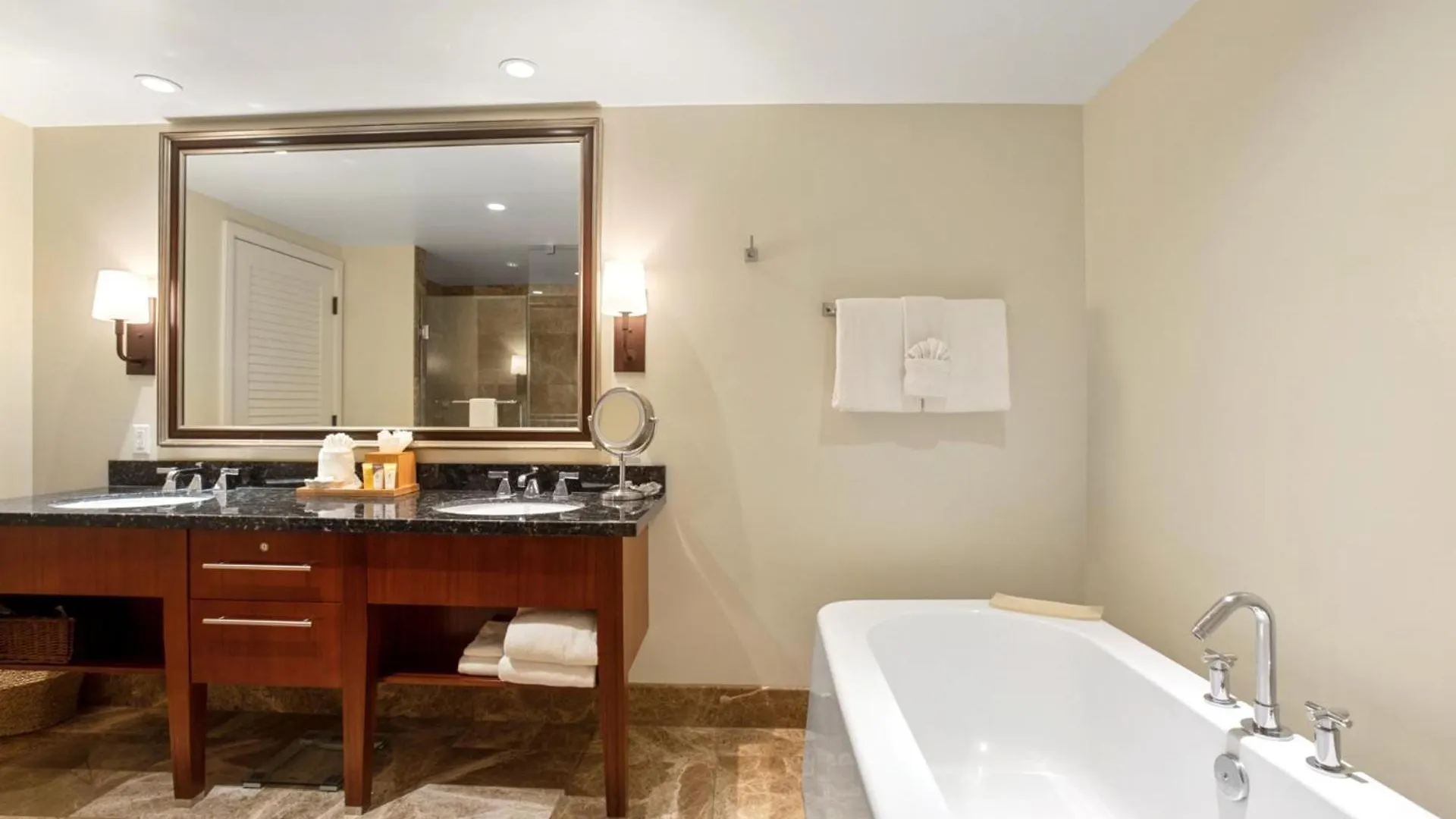 Kbm Resorts Free Car Honua Kai Konea Hkk-451 Oceanfront W Wraparound Lanai Kaanapali 0*,